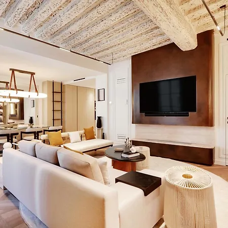 Thelander - Serviced In Le Marais Paryż