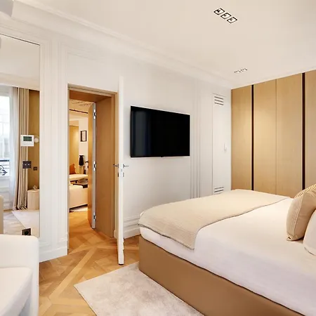 Thelander - Serviced In Le Marais Paryż